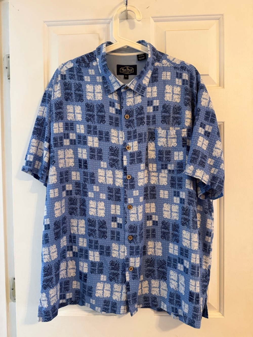Men’s Nat Nast Blue and White Short-Sleeve Patterned Silk Button-Down Shirt, XL